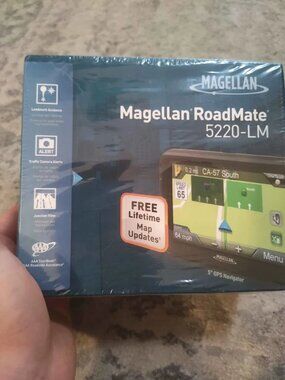 SEALED BRAND NEW Magellan RoadMate 5220-LM Automotive 5” GPS 5220LM